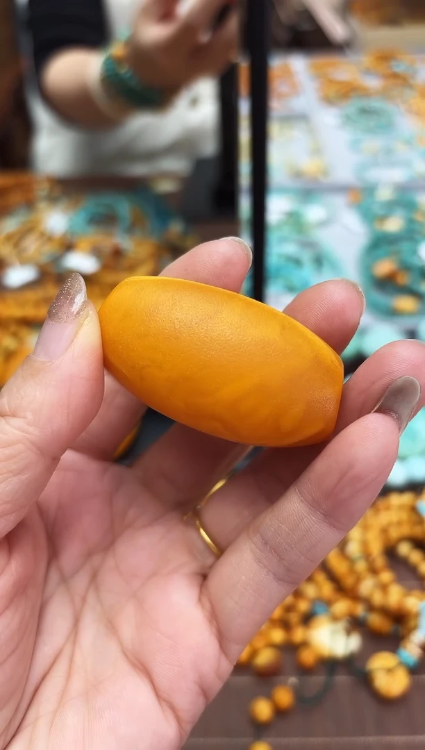 【闪购商品】琥珀裸石未镶嵌花蜡马蹄锁骨珠