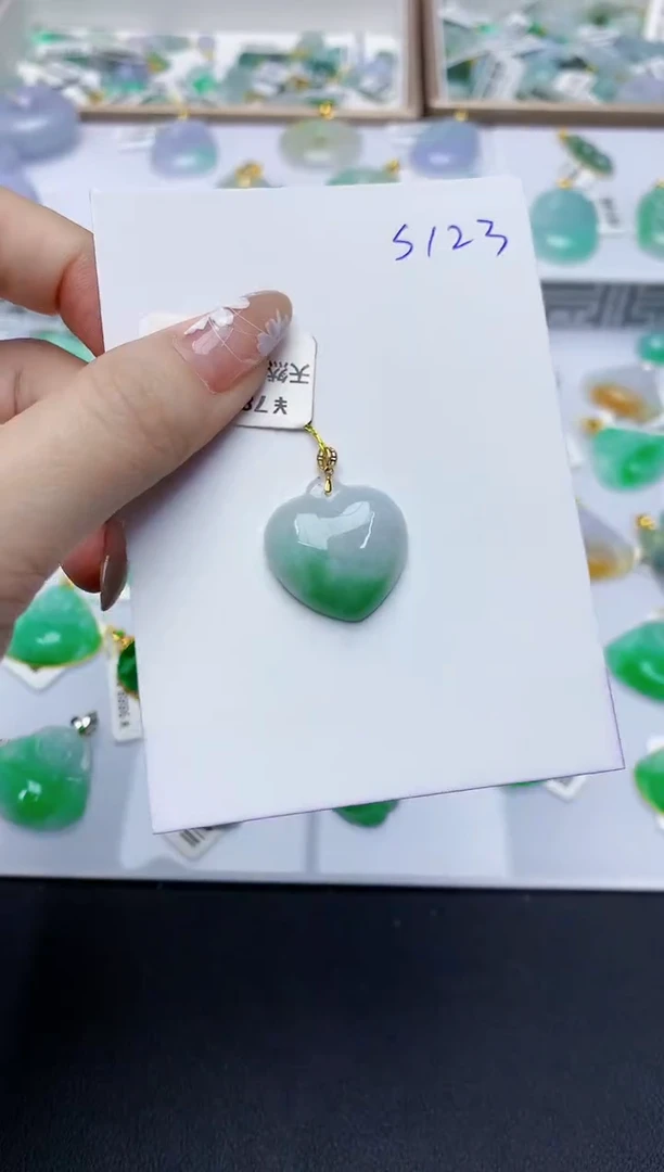 翡翠18K金镶嵌颈饰11111111