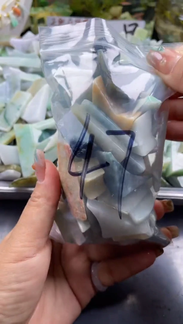 配石翡翠天然翡翠中号500克57