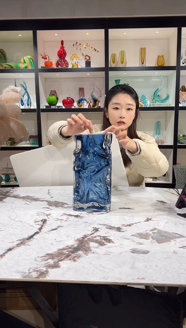 设计师款蓝色花瓶