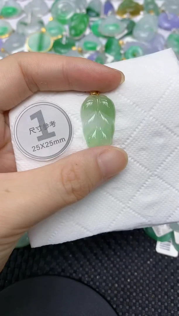 翡翠18K金镶嵌颈饰111111111