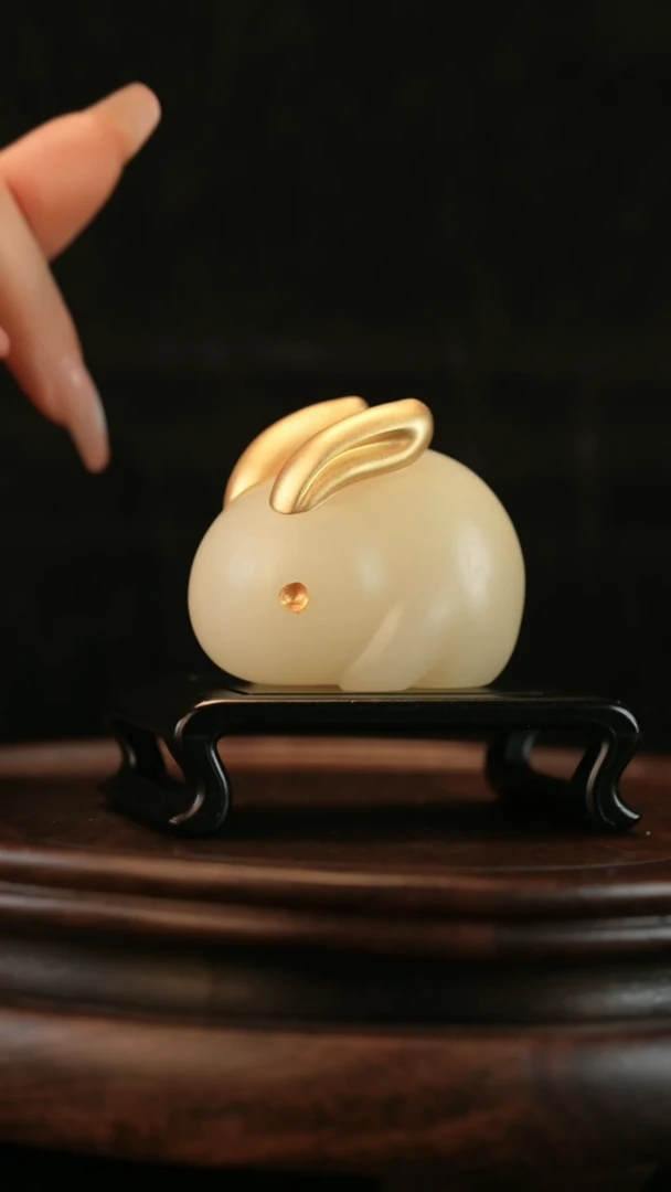 云南石竹叶青雕刻：玉兔