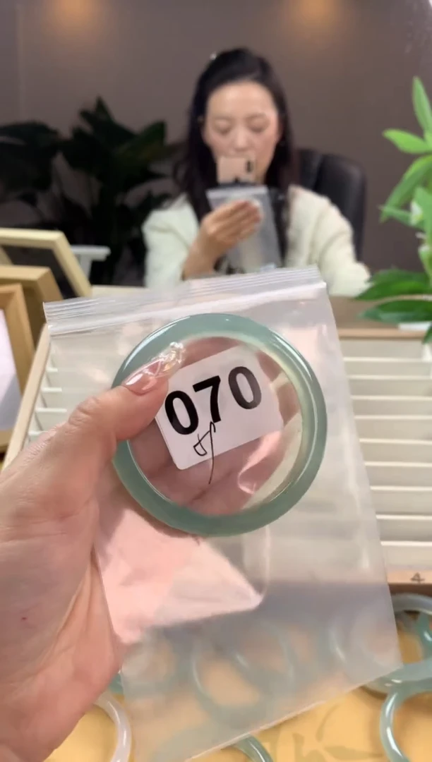 【闪购商品】玛瑙/玉髓手镯未镶嵌070