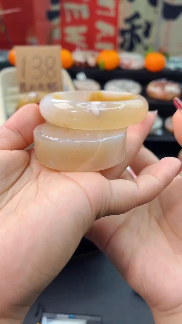 【闪购商品】石英质玉手镯未镶嵌赠送镯心（52圈口）