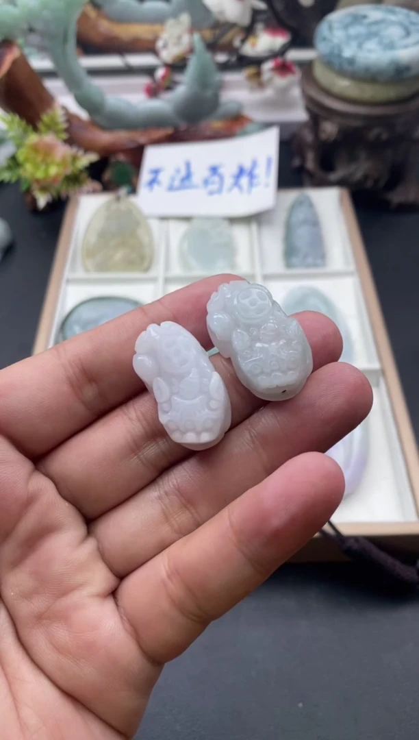 翡翠未镶嵌颈饰天然缅甸A货翡翠随机发一件