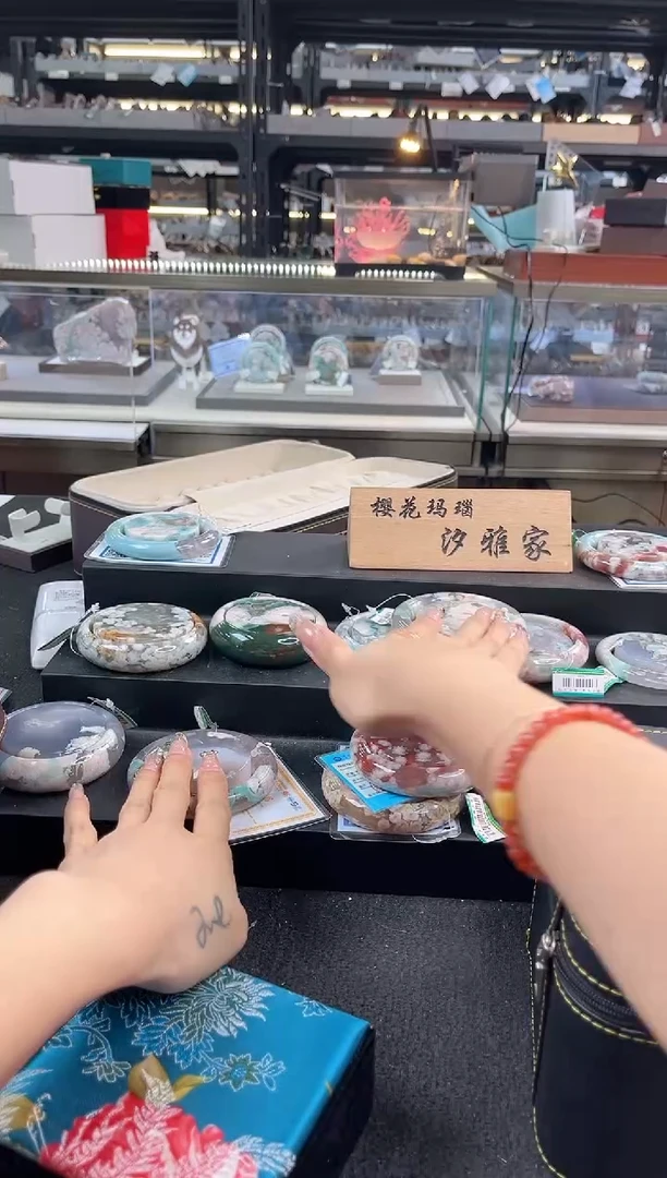 未镶嵌手镯石英质玉六*六圈口（赠品镯心）
