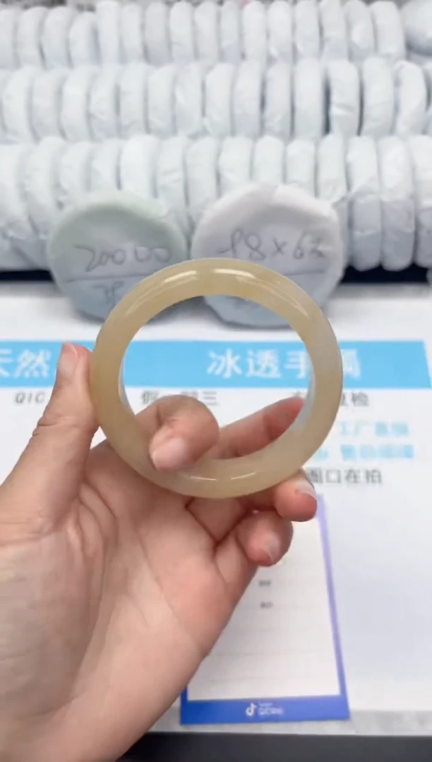 【闪购商品】石英质玉手镯未镶嵌61-57.9