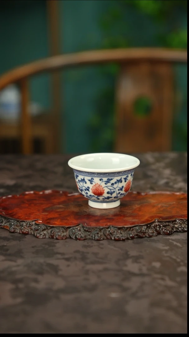 屹朴堂釉里红缠枝莲小压手
