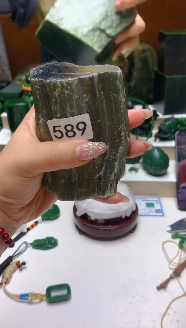 未镶嵌和田玉（碧玉）珠宝半成品0