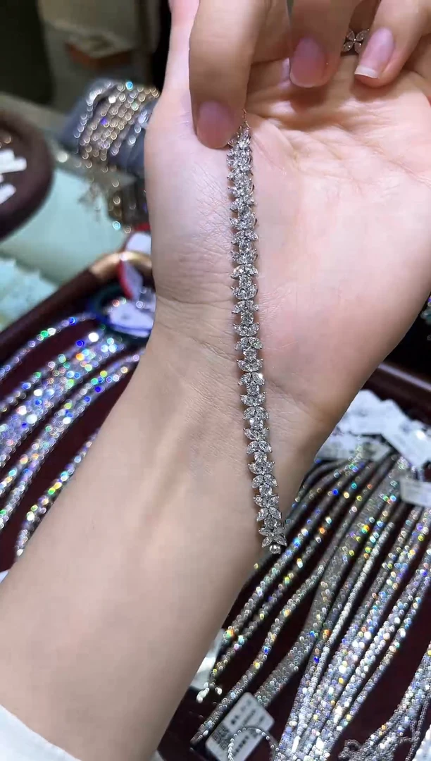 铂Pt950镶嵌合成钻石手链