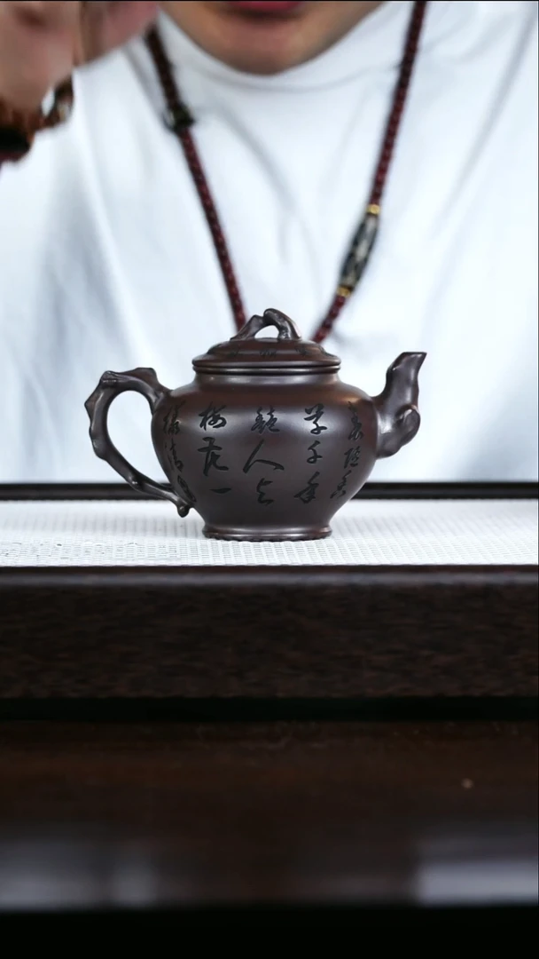 茶杯紫砂紫龙血报春  刻梅花