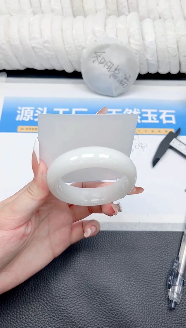 和田玉手镯未镶嵌140-宽胎白玉56.3