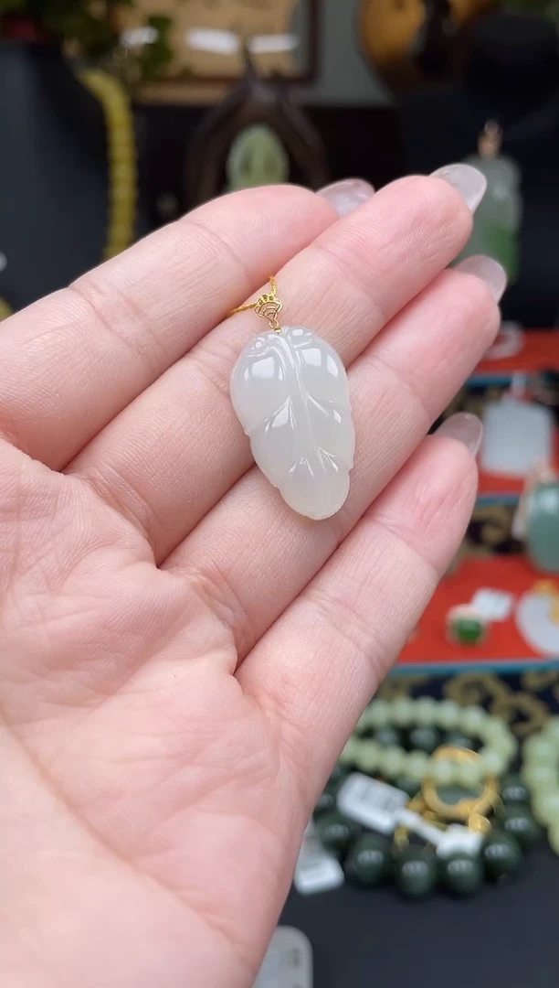 和田玉18K金镶嵌颈饰吊坠XH016