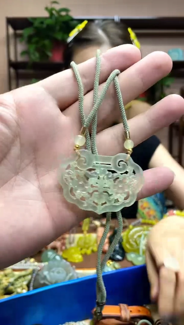 未镶嵌岫玉颈饰·1