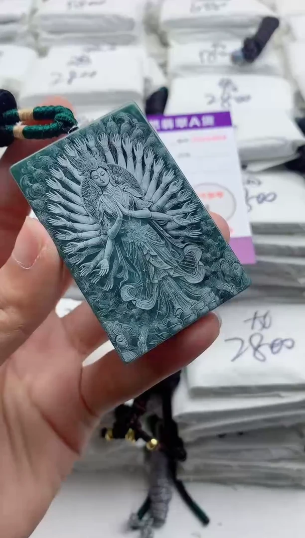 翡翠未镶嵌颈饰·