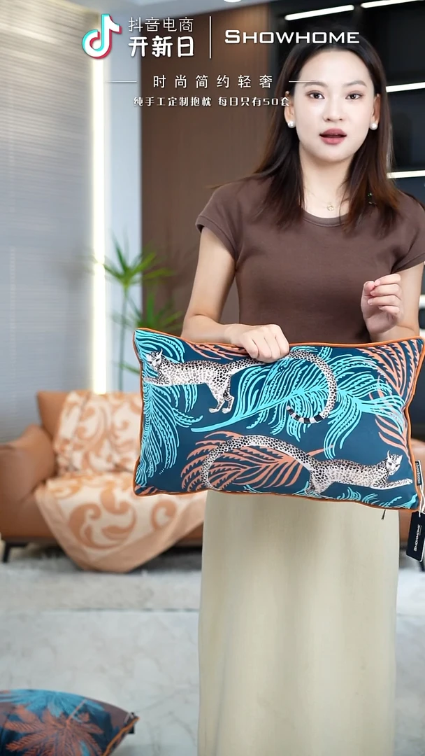 化纤豹纹图案腰枕30X50