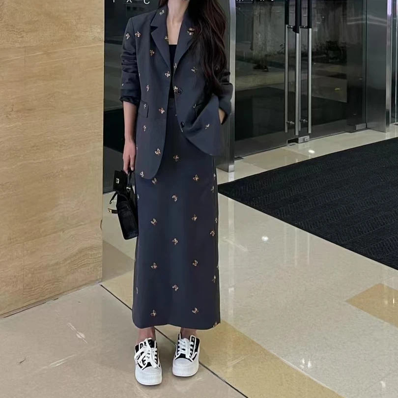 2025春秋款时尚重工刺绣设计感西装外套高腰A字半身裙超两件套