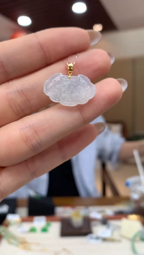 吊坠(不含链)18K金镶嵌翡翠如意锁