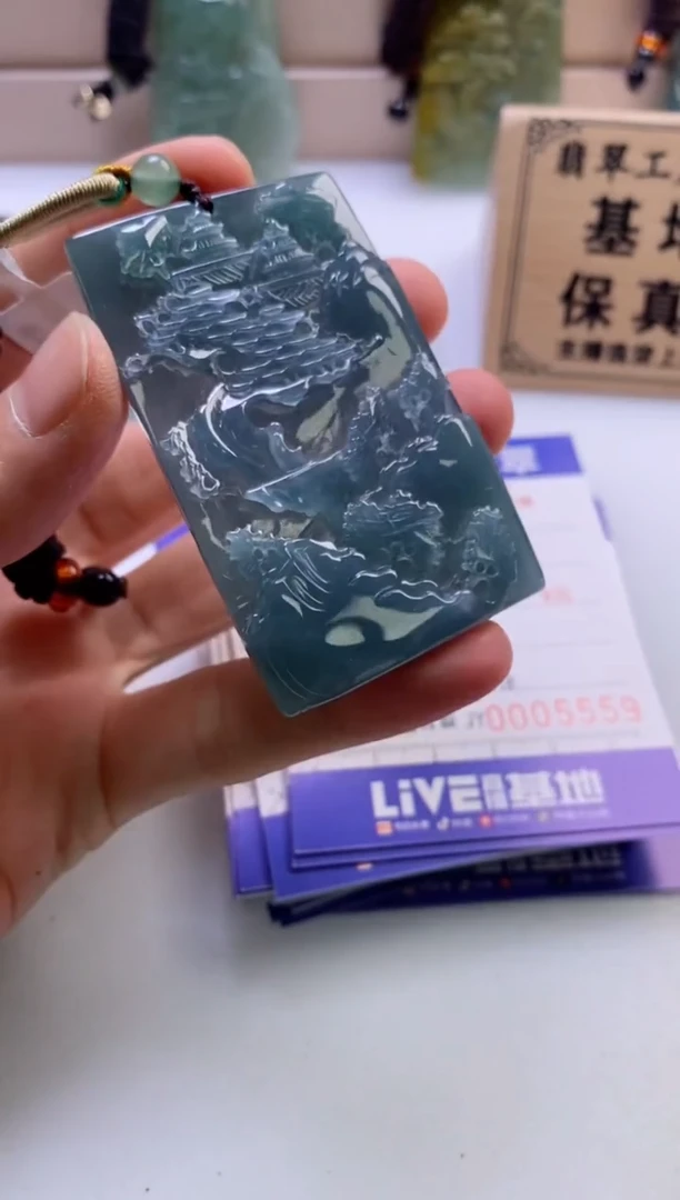 颈饰未镶嵌翡翠