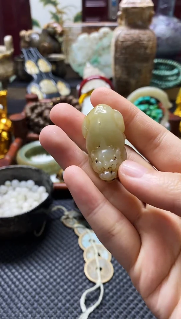 未镶嵌和田玉挂件貔貅