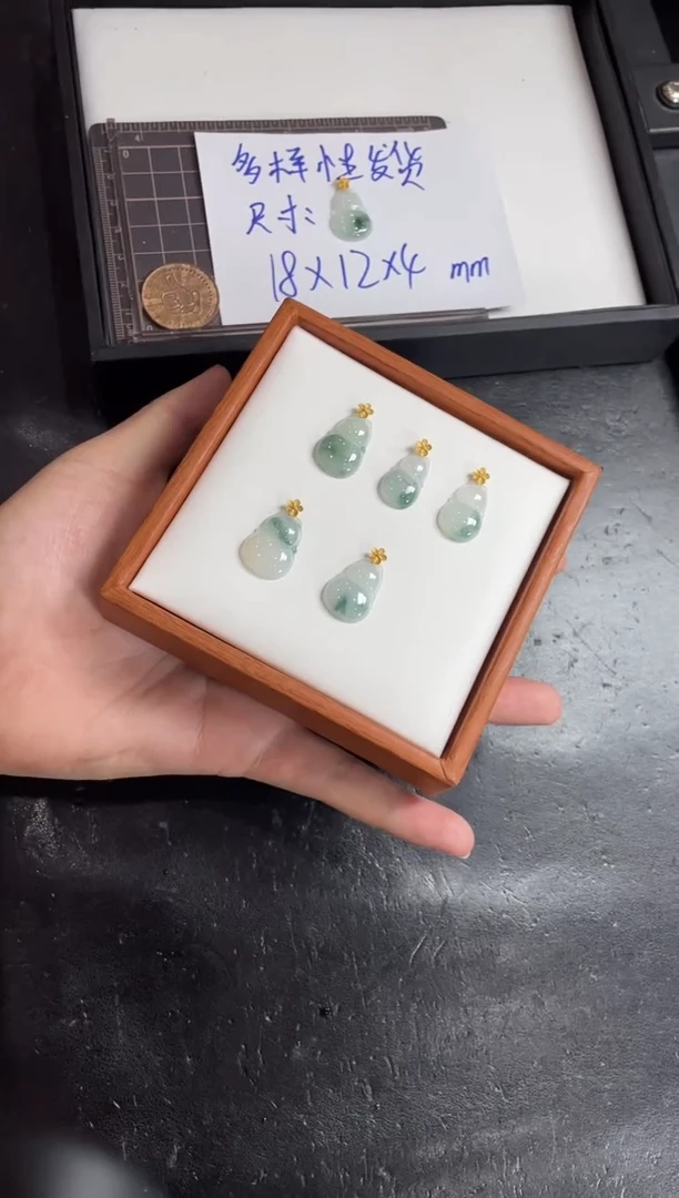 18K金镶嵌挂件翡翠飘花葫芦FL6配绳/多样性发其一CP