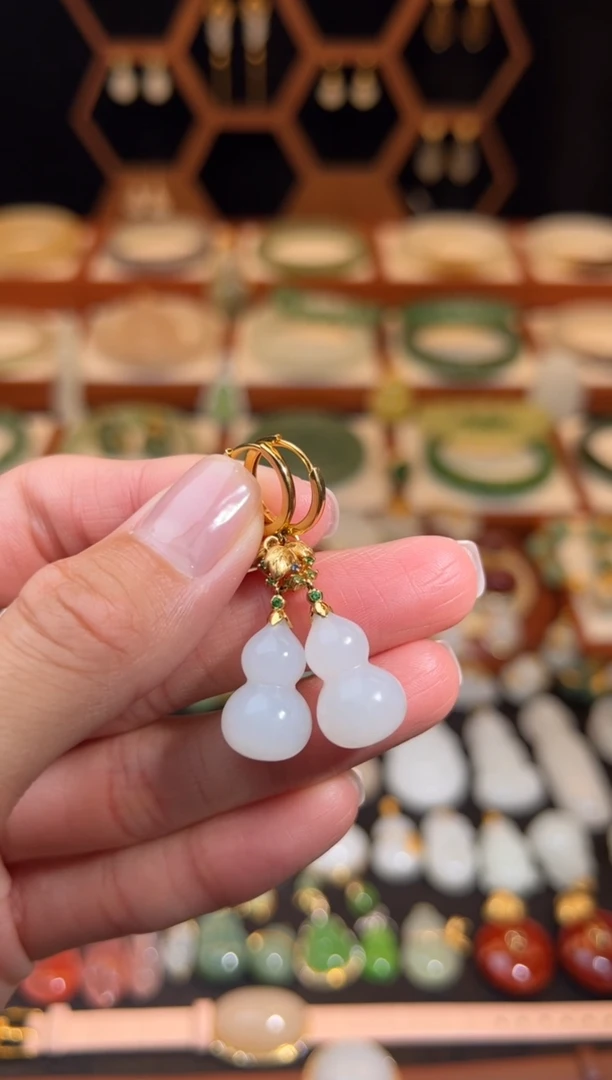 18K金镶嵌和田玉耳饰福利