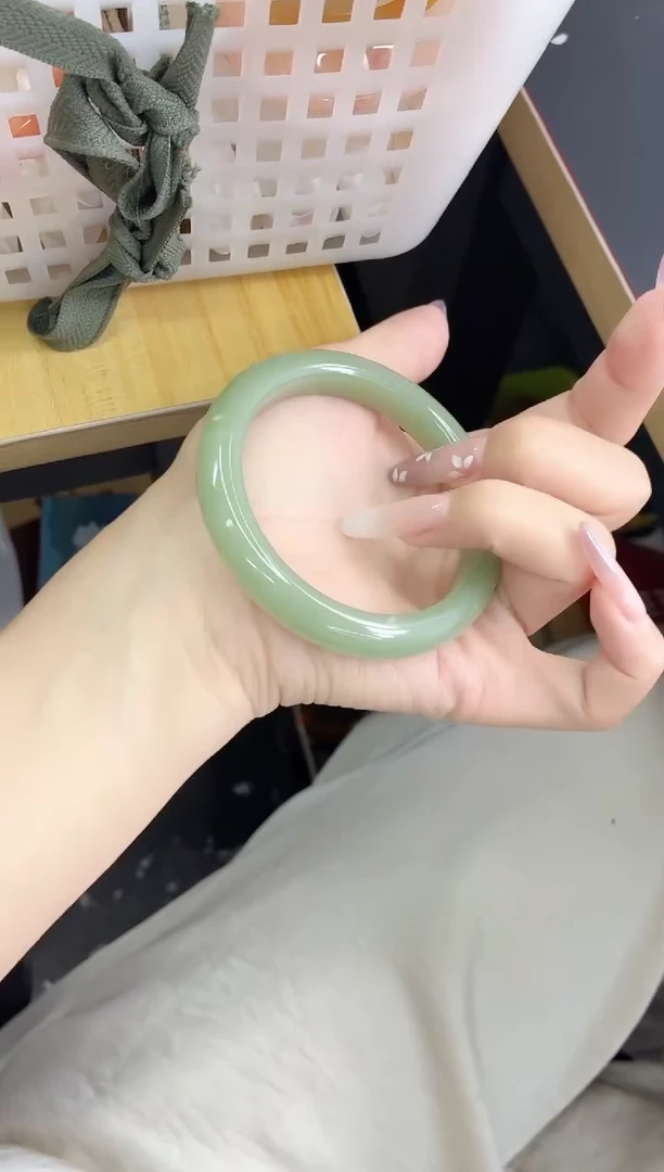 石英质玉手镯未镶嵌69/58D