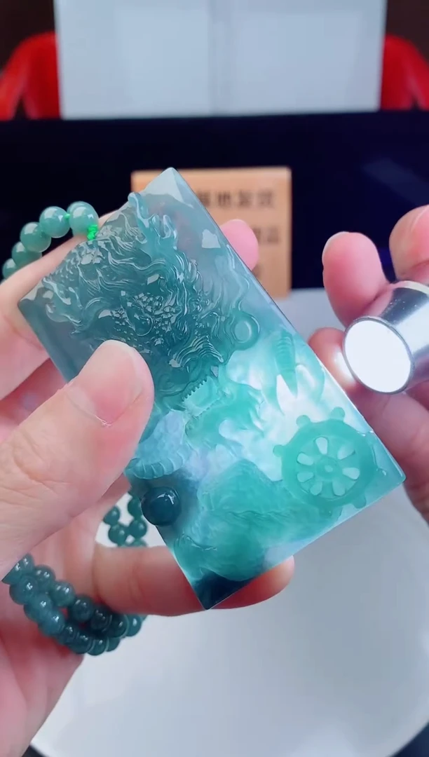 颈饰未镶嵌翡翠