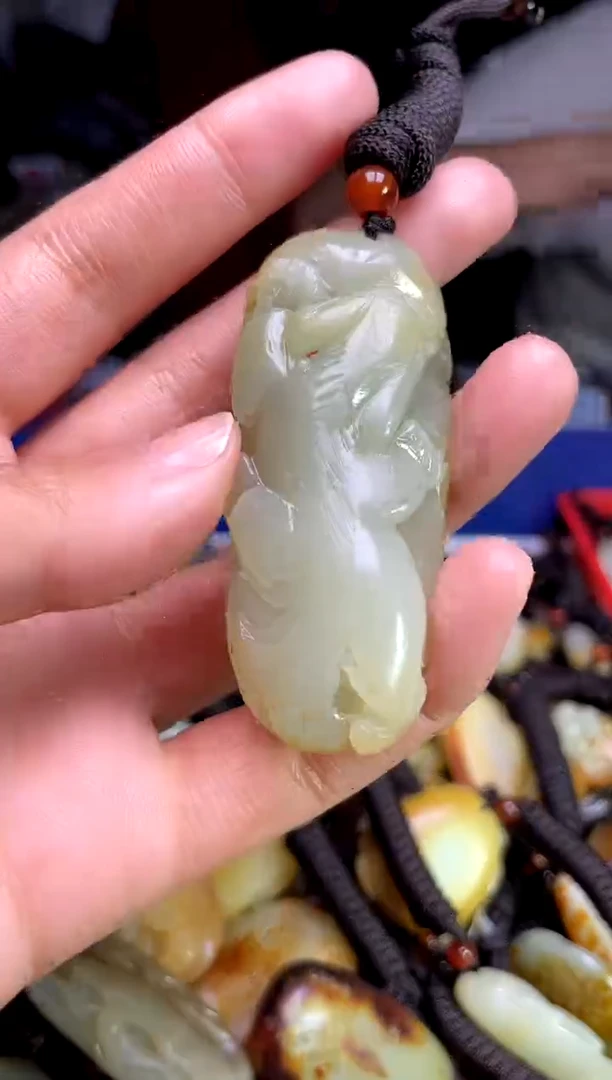 和田玉未镶嵌颈饰1