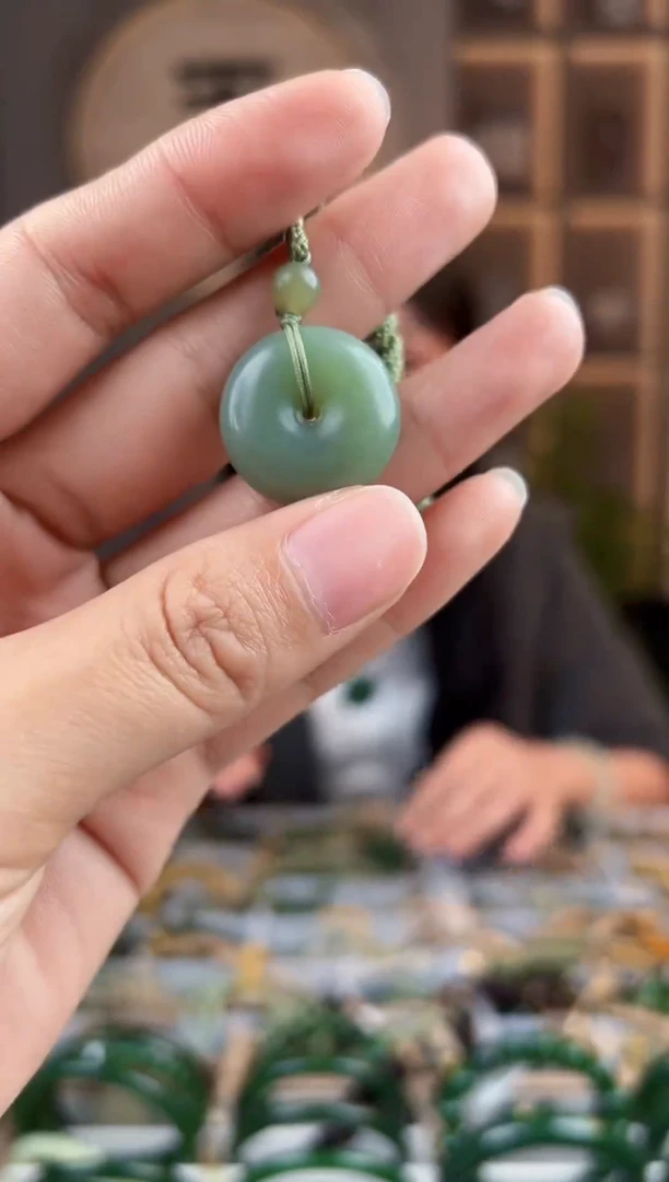 颈饰未镶嵌和田玉拍一发一，拍一发一