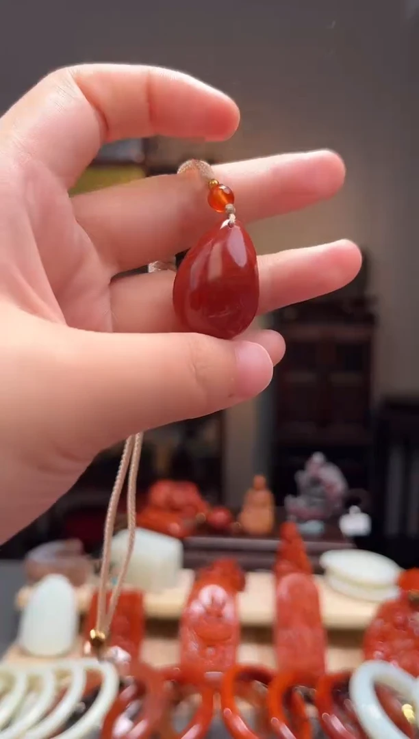 颈饰未镶嵌南红玛瑙吊坠