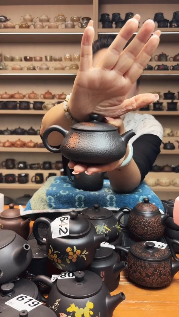 壶完品 锤纹祥云明炉壶球孔 230cc  658