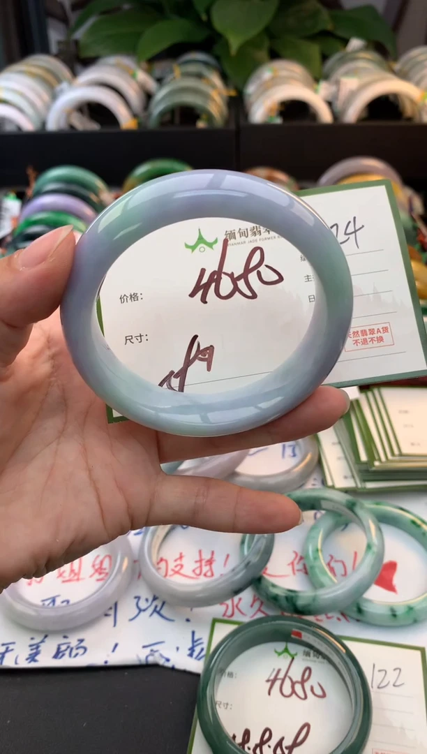 未镶嵌定制翡翠毛货需精细抛光+多人