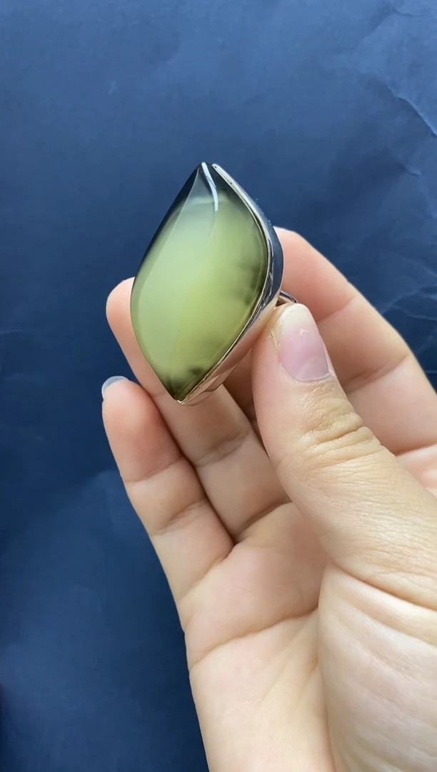 裸石琥珀未镶嵌戒指