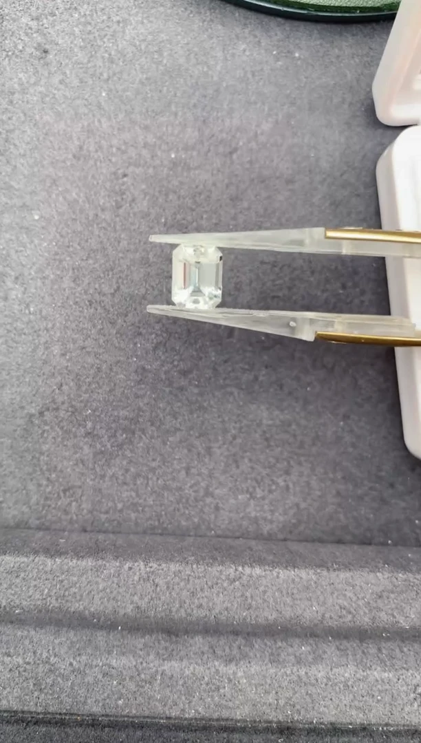 绿柱石裸石2.3ct白海蓝  GH  定制