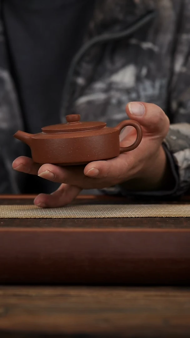 茶壶紫砂微瑕红黄泥周攀150容量