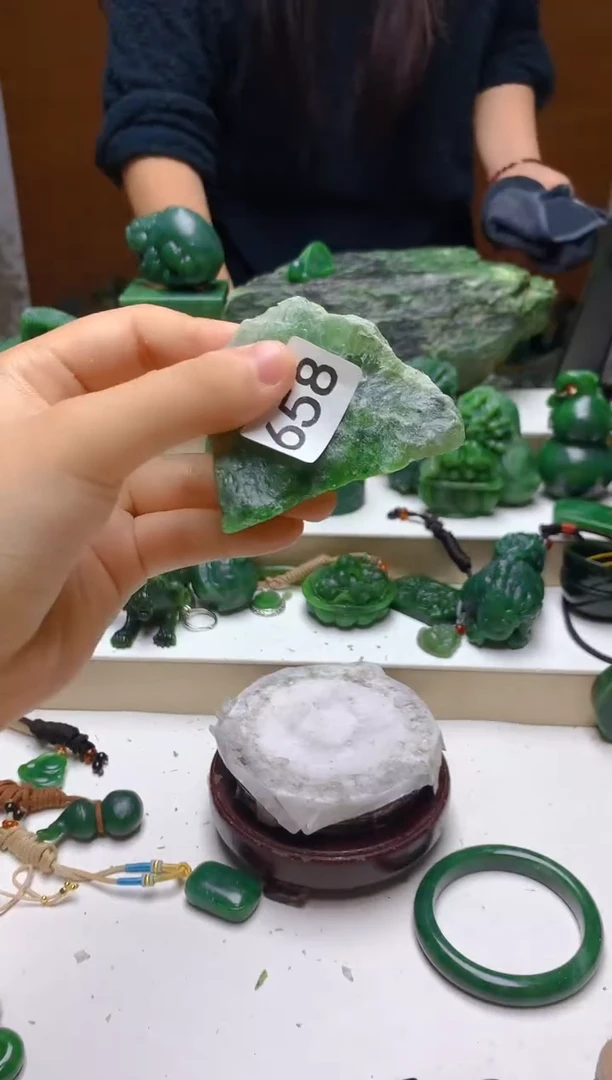 未镶嵌和田玉（碧玉）珠宝半成品0