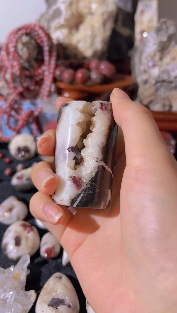 天然辰砂用****1天然辰砂天然朱砂大晶砂手把件