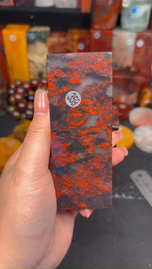 玉 桂林鸡血玉印章摆件359