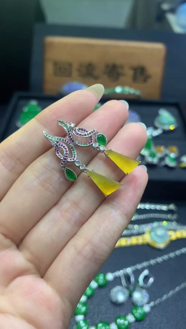 18K金镶嵌翡翠耳饰10团购