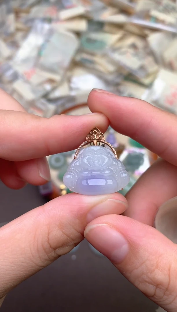 18K金镶嵌挂件翡翠 —