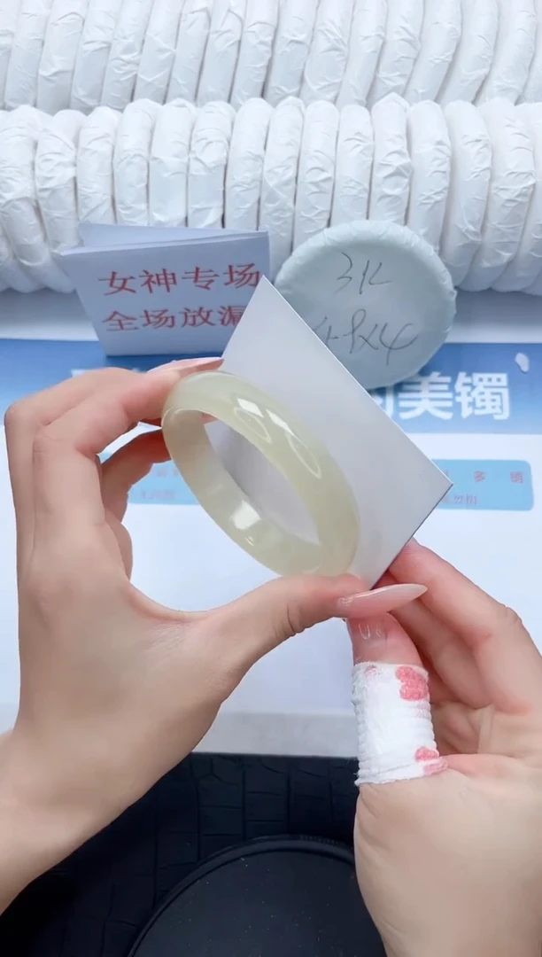 【闪购商品】石英质玉手镯未镶嵌T55-57.1