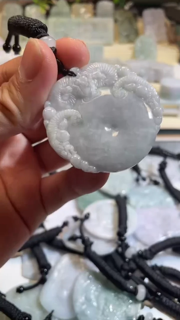 翡翠未镶嵌颈饰7/28/038