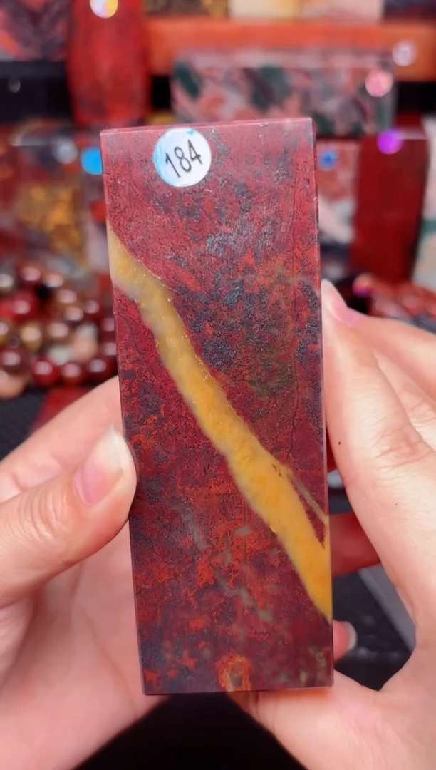 玉桂林鸡血玉印章摆件184