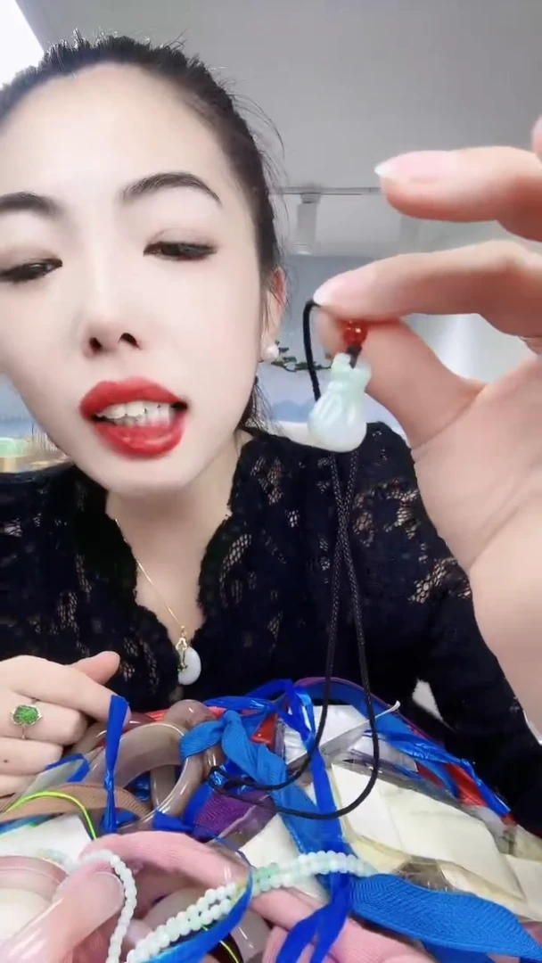 【闪购商品】翡翠颈饰未镶嵌福袋吊坠 微瑕