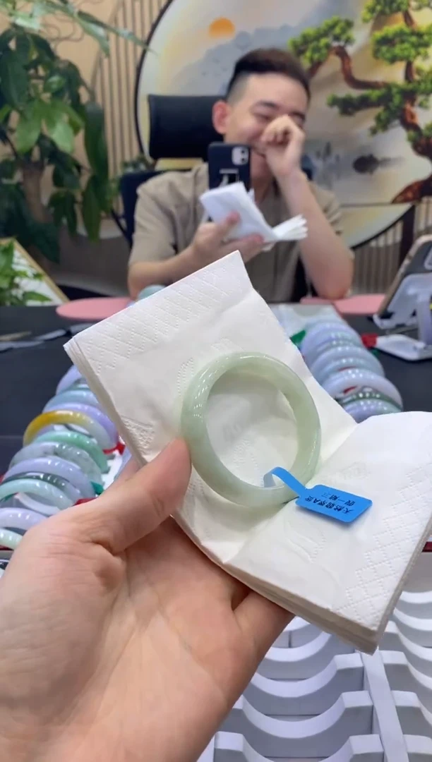 翡翠手镯未镶嵌172