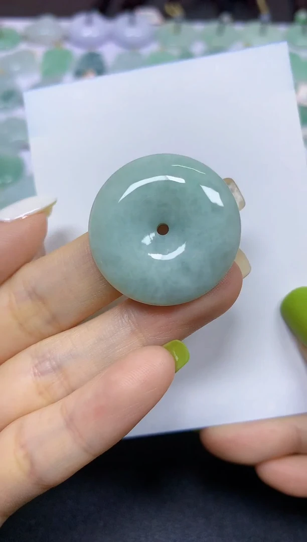 翡翠未镶嵌颈饰挂件