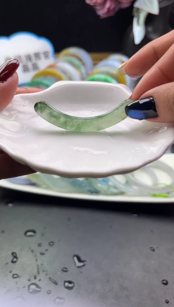 未镶嵌挂件翡翠玉璜