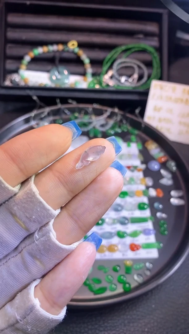 翡翠挂件未镶嵌鱼