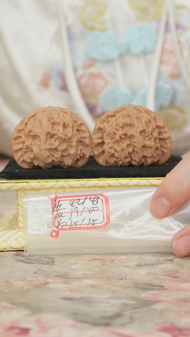 把件桃核白狮子1